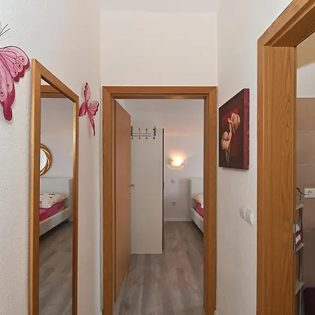 アパート 1 Bedroom Cozy In Okrug Gornji *