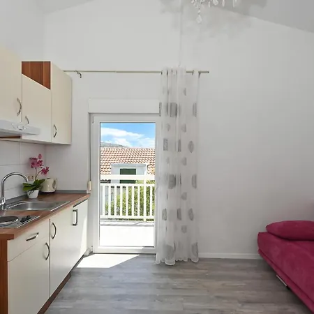 アパート 1 Bedroom Cozy In Okrug Gornji *